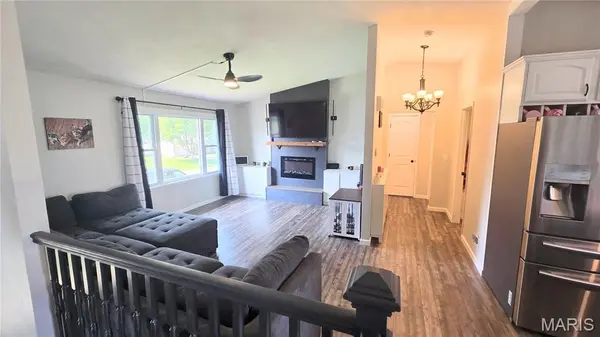 761 Klein DR, Smithton, IL 62285