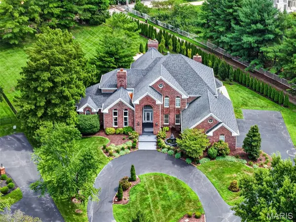 740 The Hamptons LN, Town And Country, MO 63017