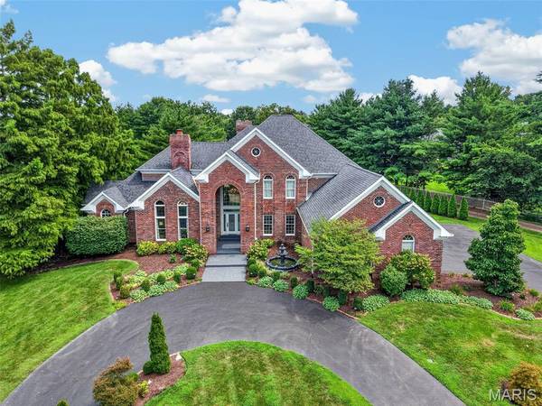 740 The Hamptons LN, Town And Country, MO 63017