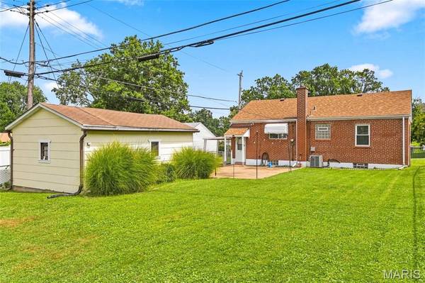 9809 Huntingdon LN, St Louis, MO 63123
