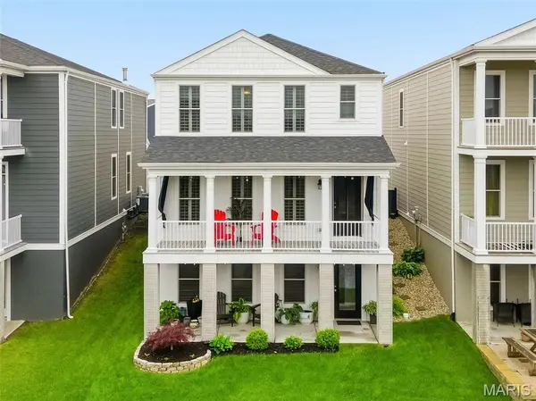 1064 Dyess WAY, St Charles, MO 63301