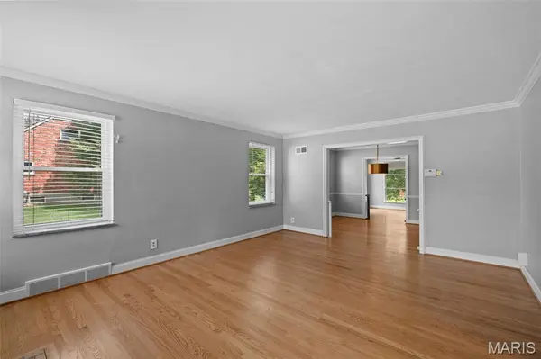 2956 Andover DR, St Louis, MO 63121