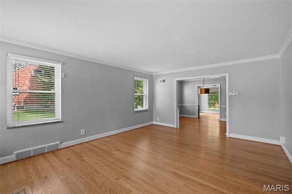 2956 Andover DR, St Louis, MO 63121