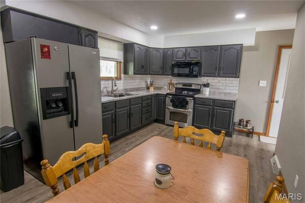 324 S 3rd ST, Brownstown, IL 62418