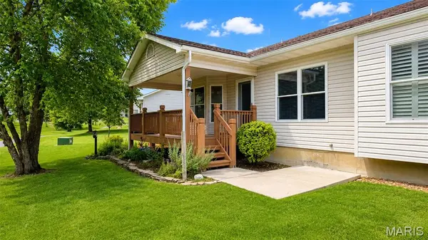 1061 Silo Bend DR, Wentzville, MO 63385