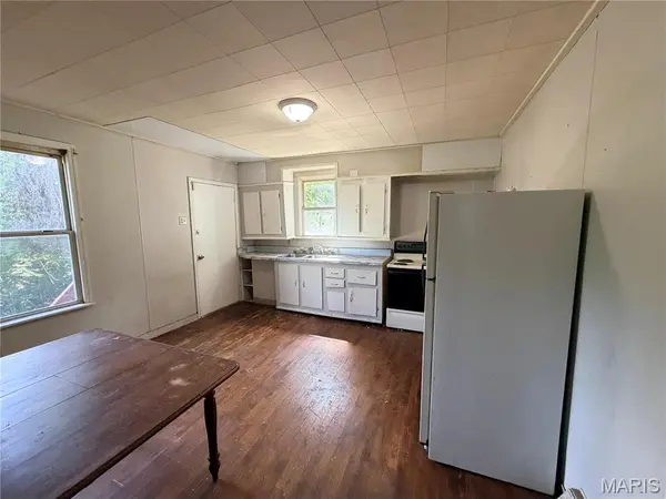 326 Midridge DR, St Louis, MO 63137