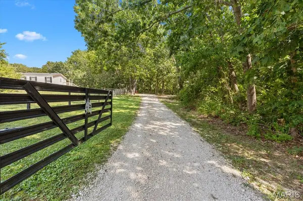 160 Wisteria LN, Troy, MO 63379