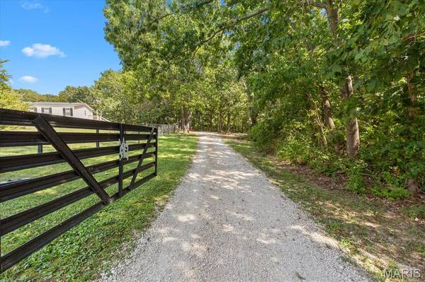 160 Wisteria LN, Troy, MO 63379