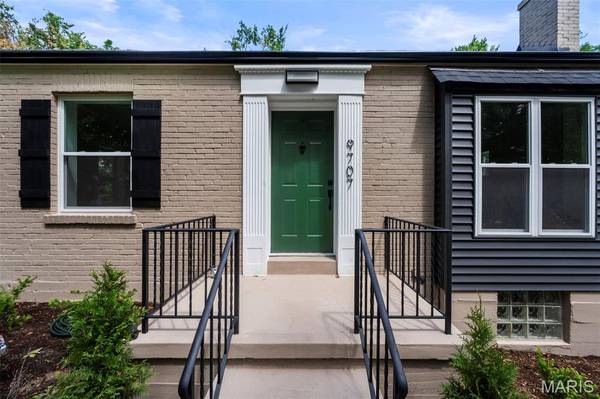 9707 Greenwood TER, Rock Hill, MO 63119