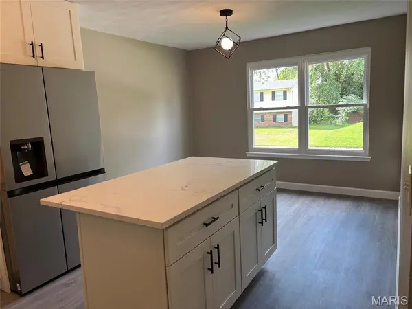 209 Orleans DR, Fairview Heights, IL 62208