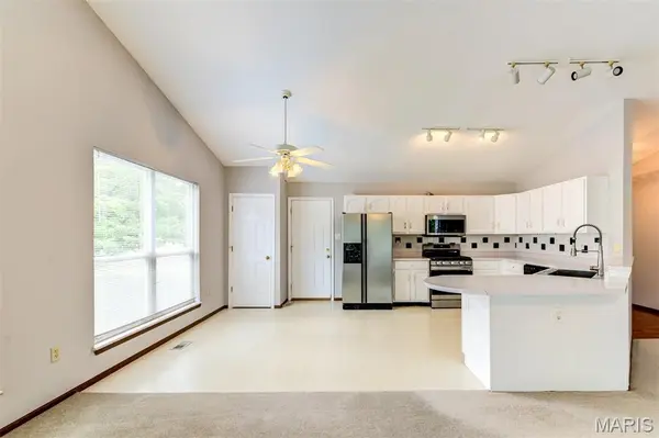 820 Fall Crown LN, Fenton, MO 63026