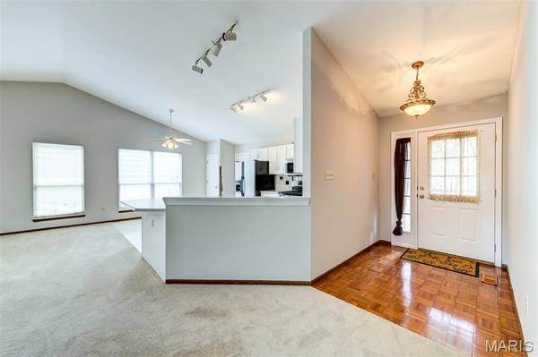820 Fall Crown LN, Fenton, MO 63026