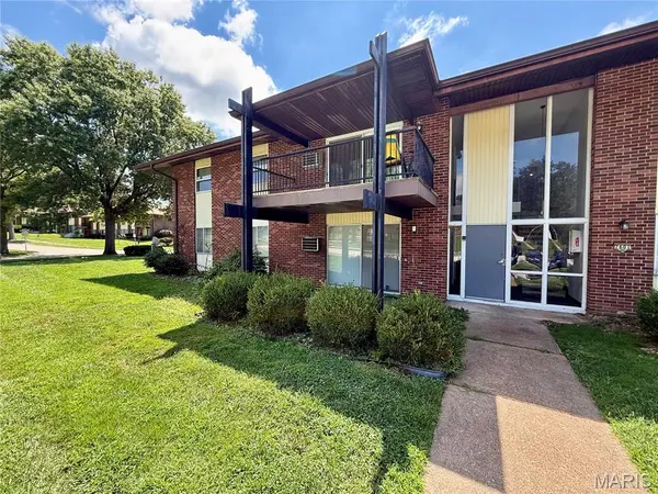 7601 Hazelcrest DR #E, Hazelwood, MO 63042