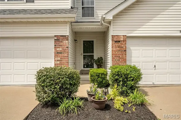 500 Flowering Magnolia DR, O'fallon, MO 63366