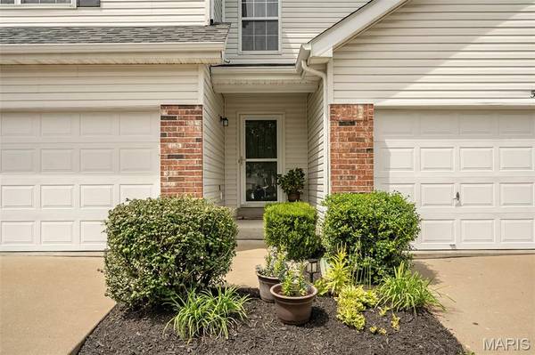 500 Flowering Magnolia DR, O'fallon, MO 63366