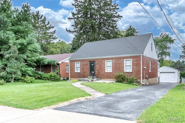 8746 North AVE, St Louis, MO 63114
