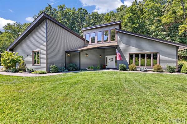2201 Oakwood DR, High Ridge, MO 63049