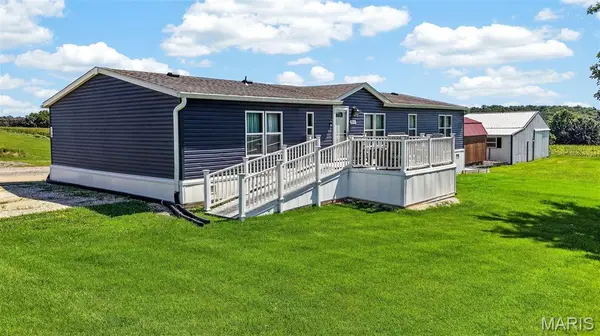 200 Fairview DR, Winfield, MO 63389