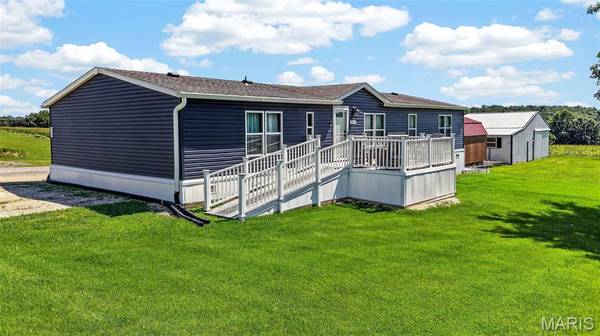 200 Fairview DR, Winfield, MO 63389