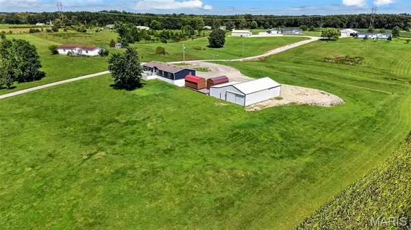 200 Fairview DR, Winfield, MO 63389