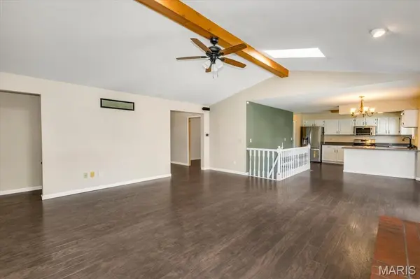 25 Park PL, St Peters, MO 63376