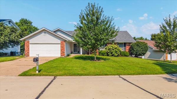 25 Park PL, St Peters, MO 63376