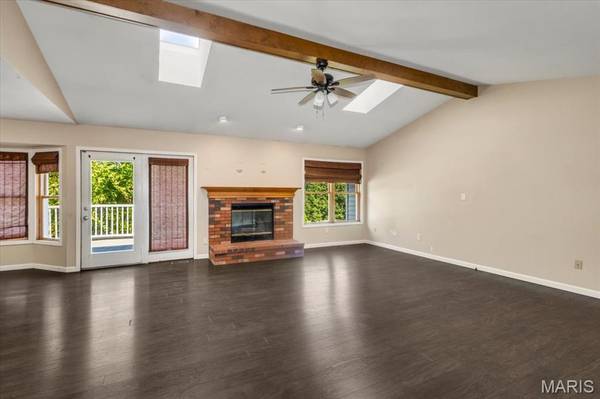25 Park PL, St Peters, MO 63376