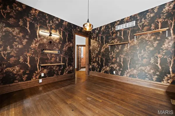 3665 Russell BLVD, St Louis, MO 63110
