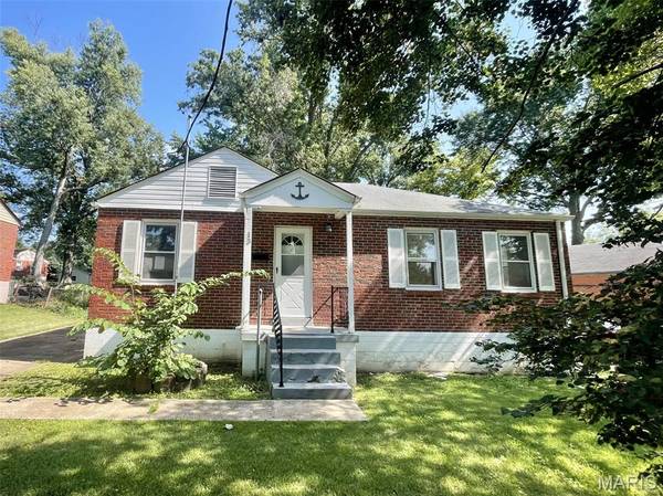 13 Saint Margaret CT, Florissant, MO 63031