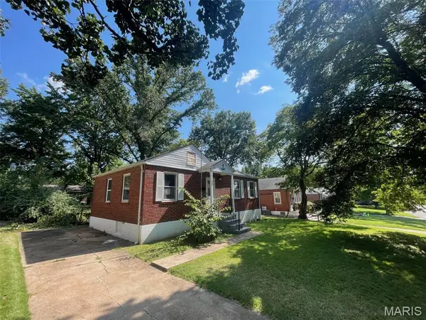 13 Saint Margaret CT, Florissant, MO 63031