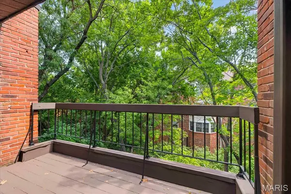 550 Coeur De Royale DR #404, St Louis, MO 63141
