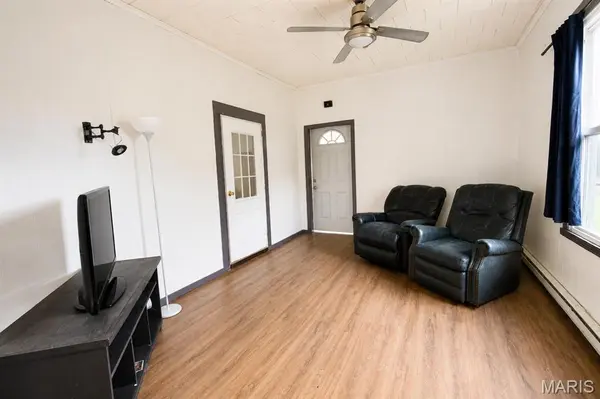 802 W 9th St, Johnston City, IL 62951
