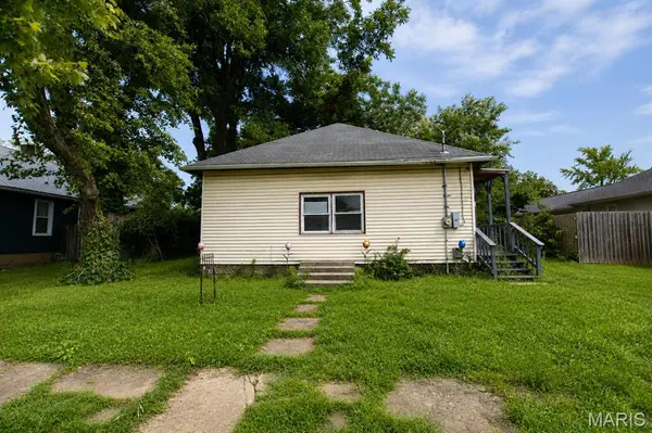 802 W 9th St, Johnston City, IL 62951