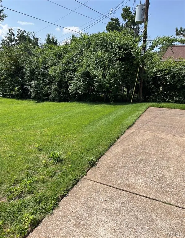 7262 Ravinia DR, St Louis, MO 63121