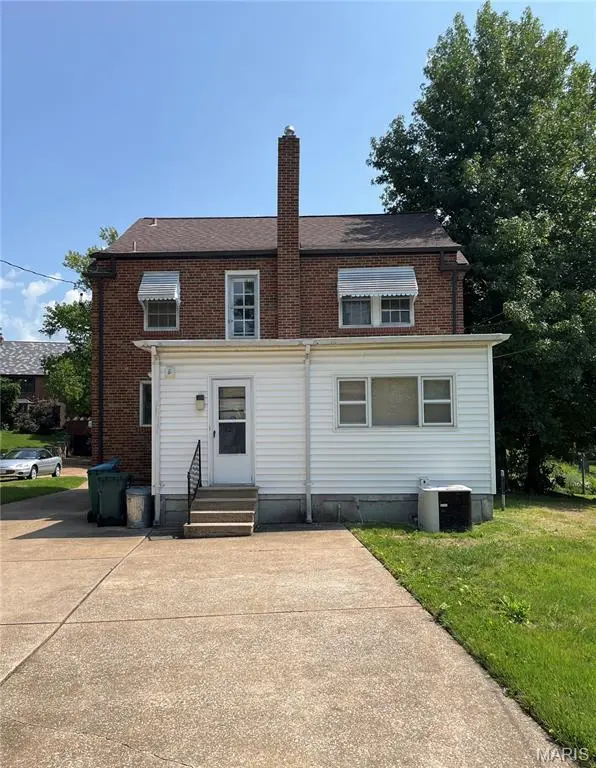 7262 Ravinia DR, St Louis, MO 63121