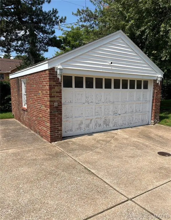 7262 Ravinia DR, St Louis, MO 63121