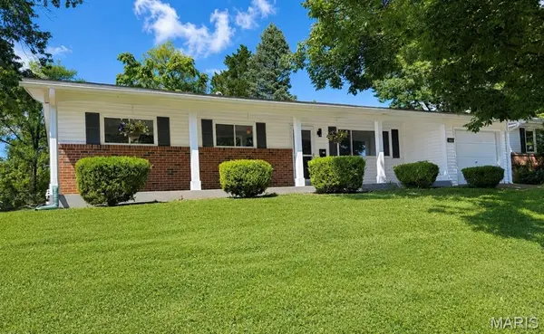 3275 Tom Sawyer DR, Florissant, MO 63033
