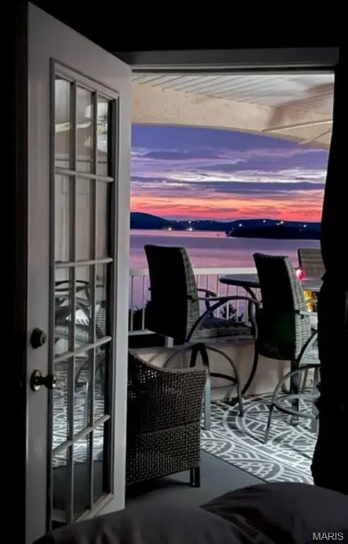 700 Emerald Pointe DR #303, Hollister, MO 65672