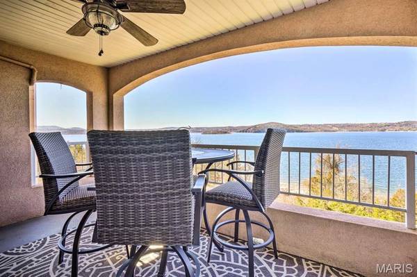 700 Emerald Pointe DR #303, Hollister, MO 65672
