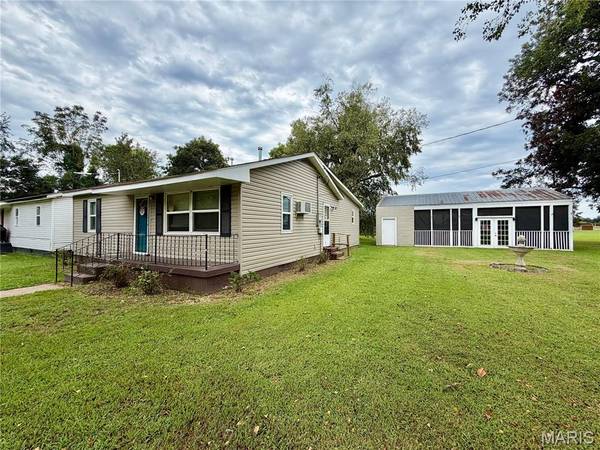 511 Dixie ST, Parma, MO 63870