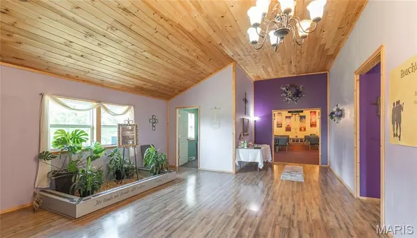 198 S Highway Y, Steelville, MO 65565