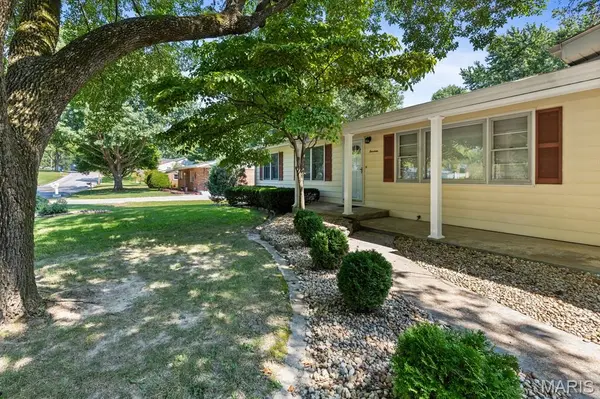 14 Connie DR, St Charles, MO 63301