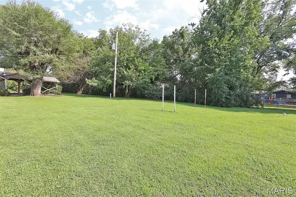 302 Fairview LN, Desloge, MO 63601