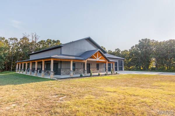 27230 Pelican DR, Lebanon, MO 65536