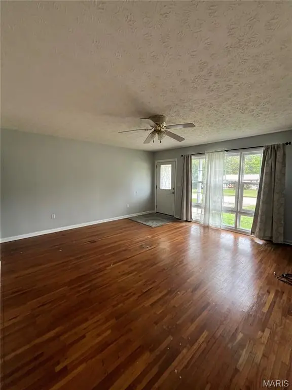 107 E 6th ST, Dixon, MO 65459