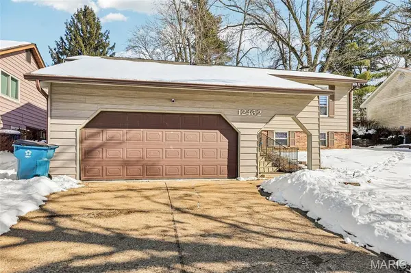 12462 Sandycreek LN, Florissant, MO 63033