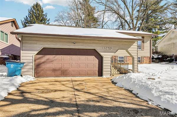 12462 Sandycreek LN, Florissant, MO 63033