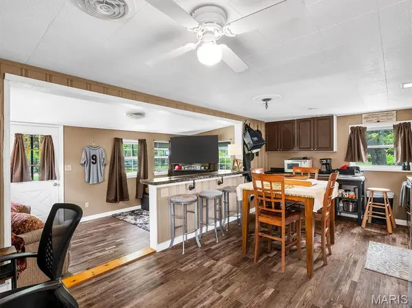 1164 Pawnee DR, Cuba, MO 65453
