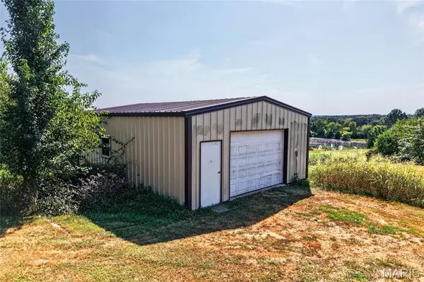 25936 Evanston RD, Lebanon, MO 65536
