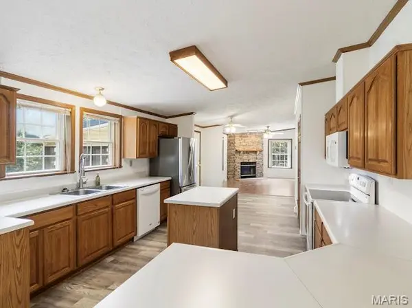 9182 Sunset DR, Bloomsdale, MO 63627